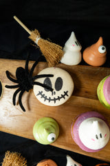 Les Macarons Hantés: The Haunted Macarons Mix Box 6 piece