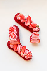 Éclair de Noël Rouge ‒ Red Christmas Éclair Fresh strawberry cream and festive meringue