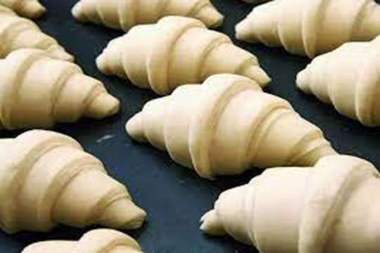 Ready to bake : Frozen croissant (x2), Frozen pains au raisin (x2), Frozen pain au chocolat (x2)